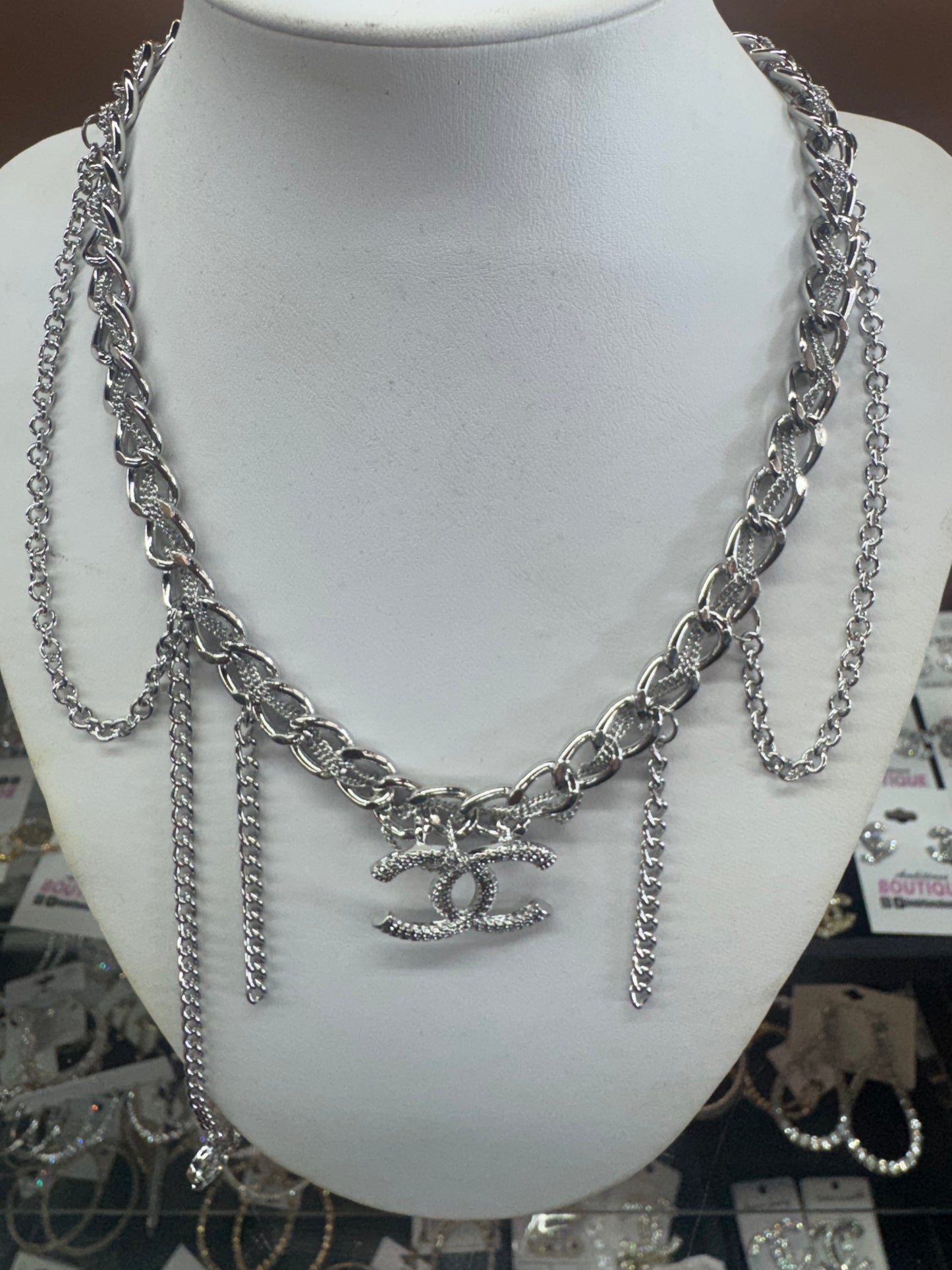 Chain me necklace