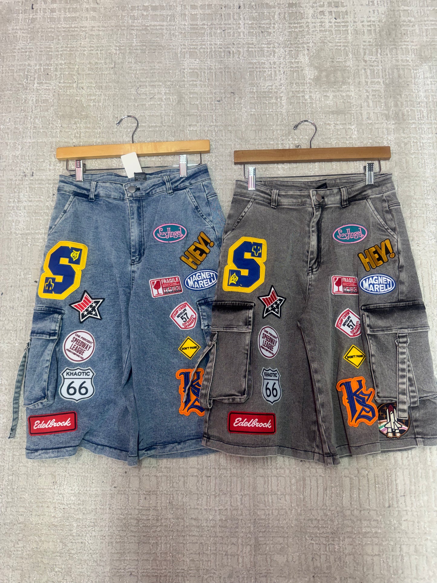 Patches cargo shorts
