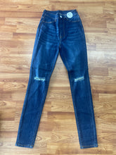 Load image into Gallery viewer, To the knee jeans(P025)
