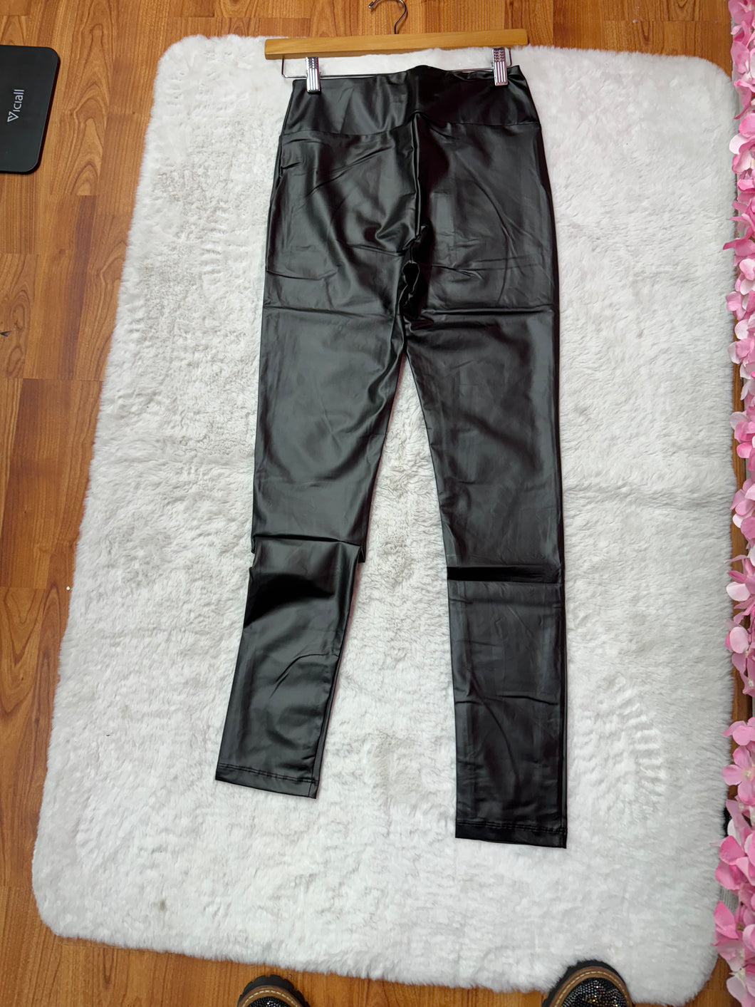 Basic black faux leather legging